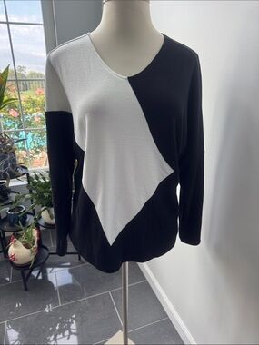 Venus Black & White Geometric Long-Sleeve Women's Top